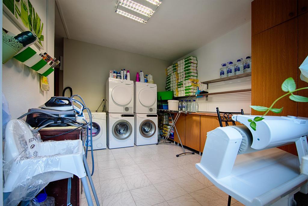 Apartments Zambarlin Komiža Habitación foto